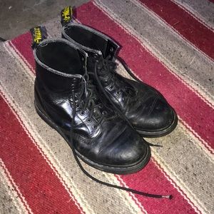 DR MARTEN COMBAT BOOTS